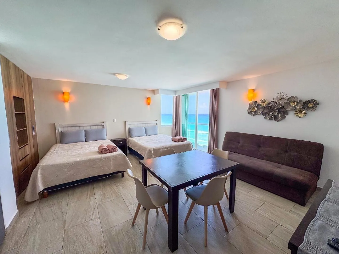 Oceanfront W/Balcony, Pool & Beach Access Cancún