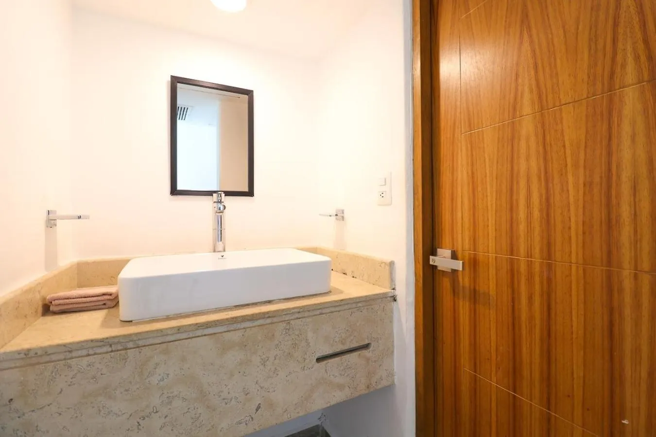 Spectacular Sunrise, Ocean View, Relaxing Jacuzzi Apartment Cancun