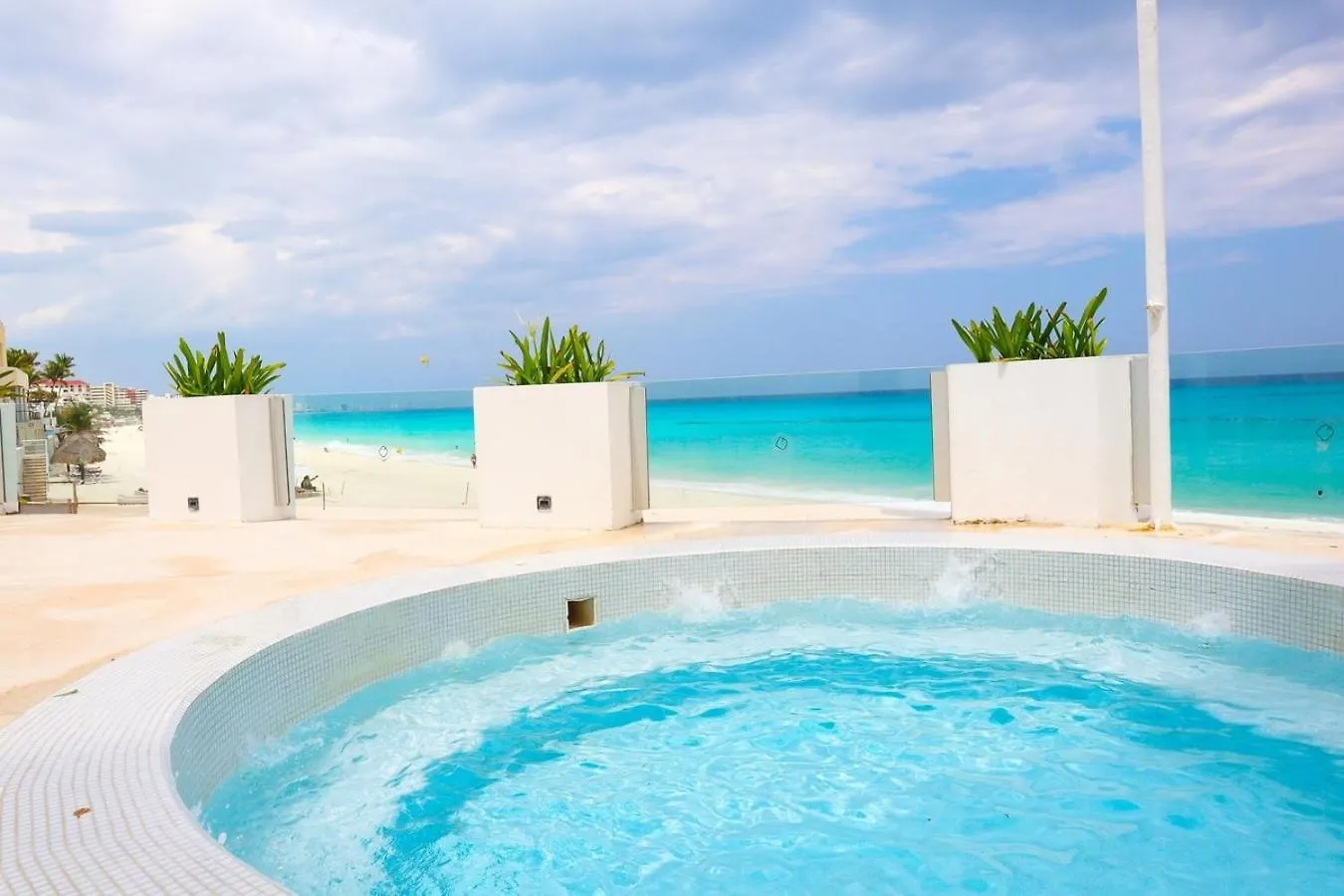 Spectacular Sunrise, Ocean View, Relaxing Jacuzzi Apartment Cancun 0*,  Mexico