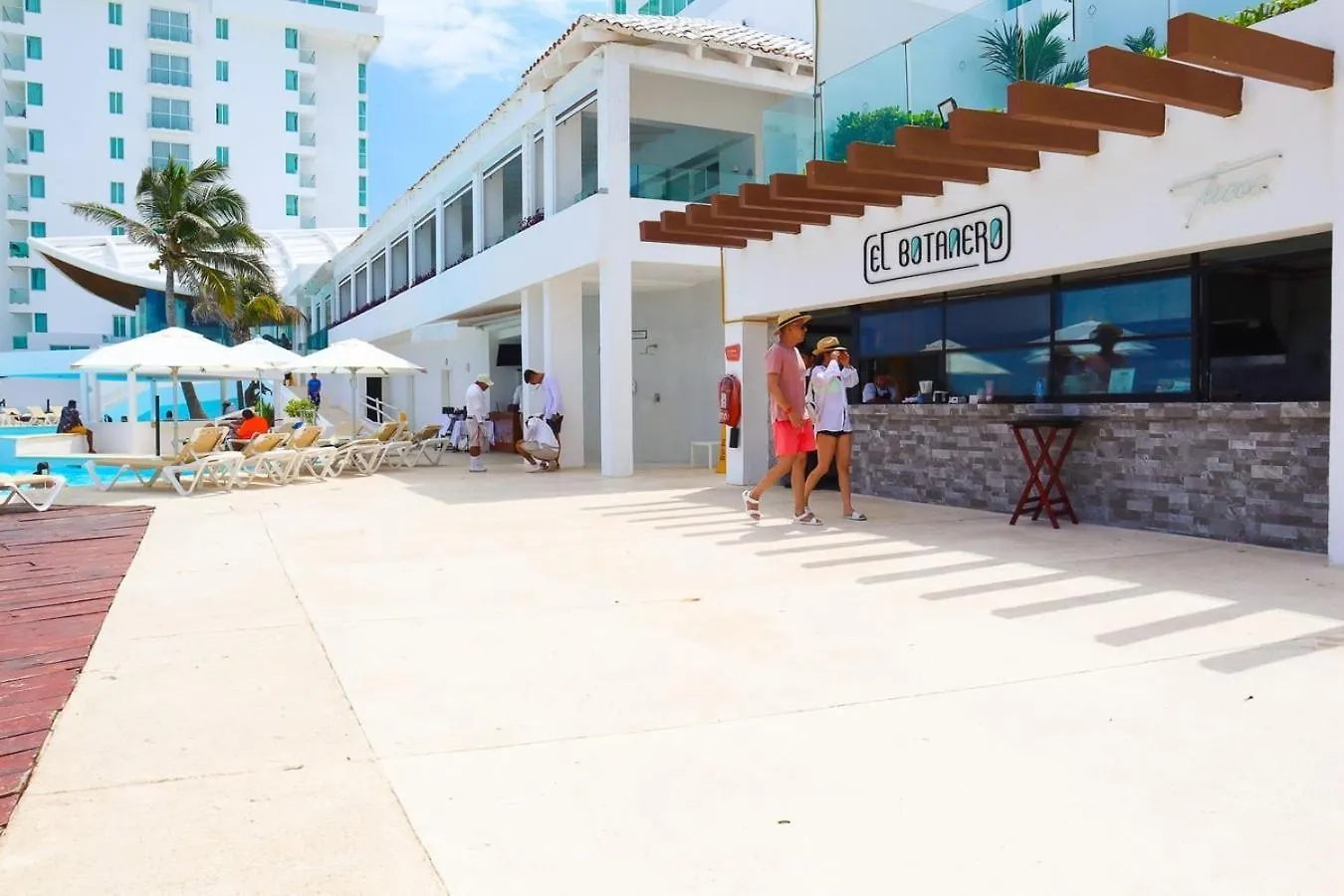 Spectacular Sunrise, Ocean View, Relaxing Jacuzzi Apartment Cancun