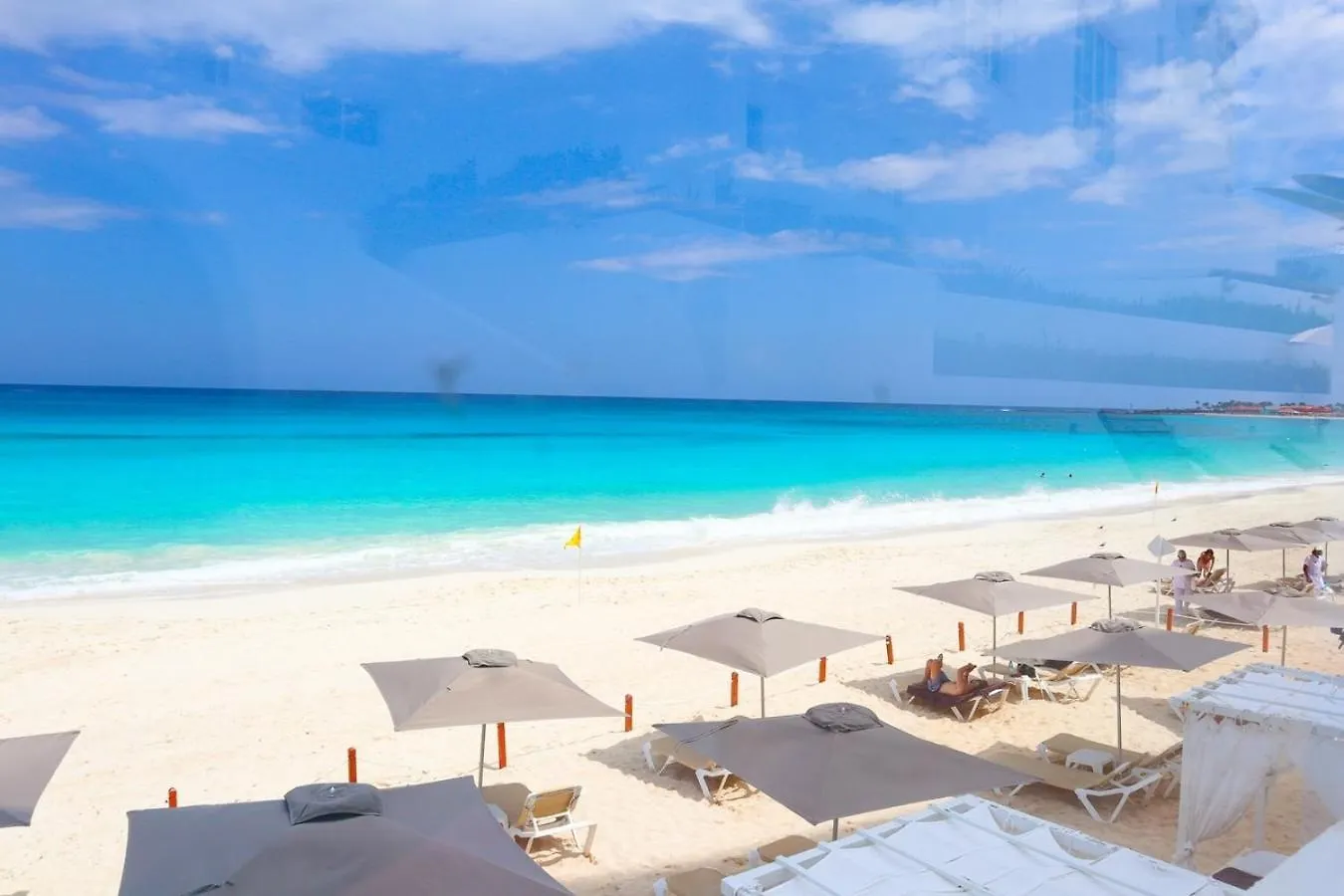 Spectacular Sunrise, Ocean View, Relaxing Jacuzzi Apartment Cancun