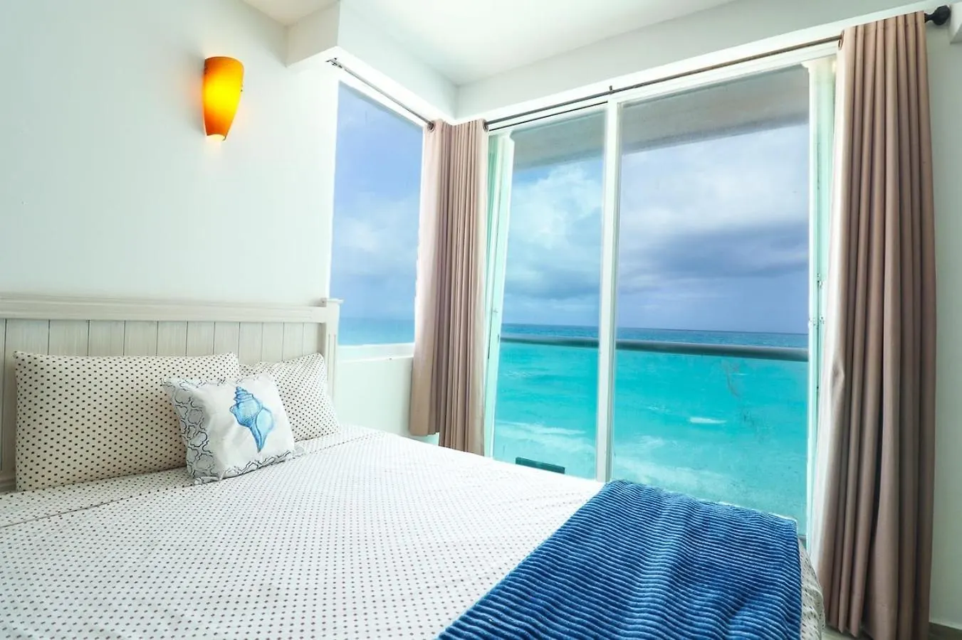 Spectacular Sunrise, Ocean View, Relaxing Jacuzzi Apartment Cancun