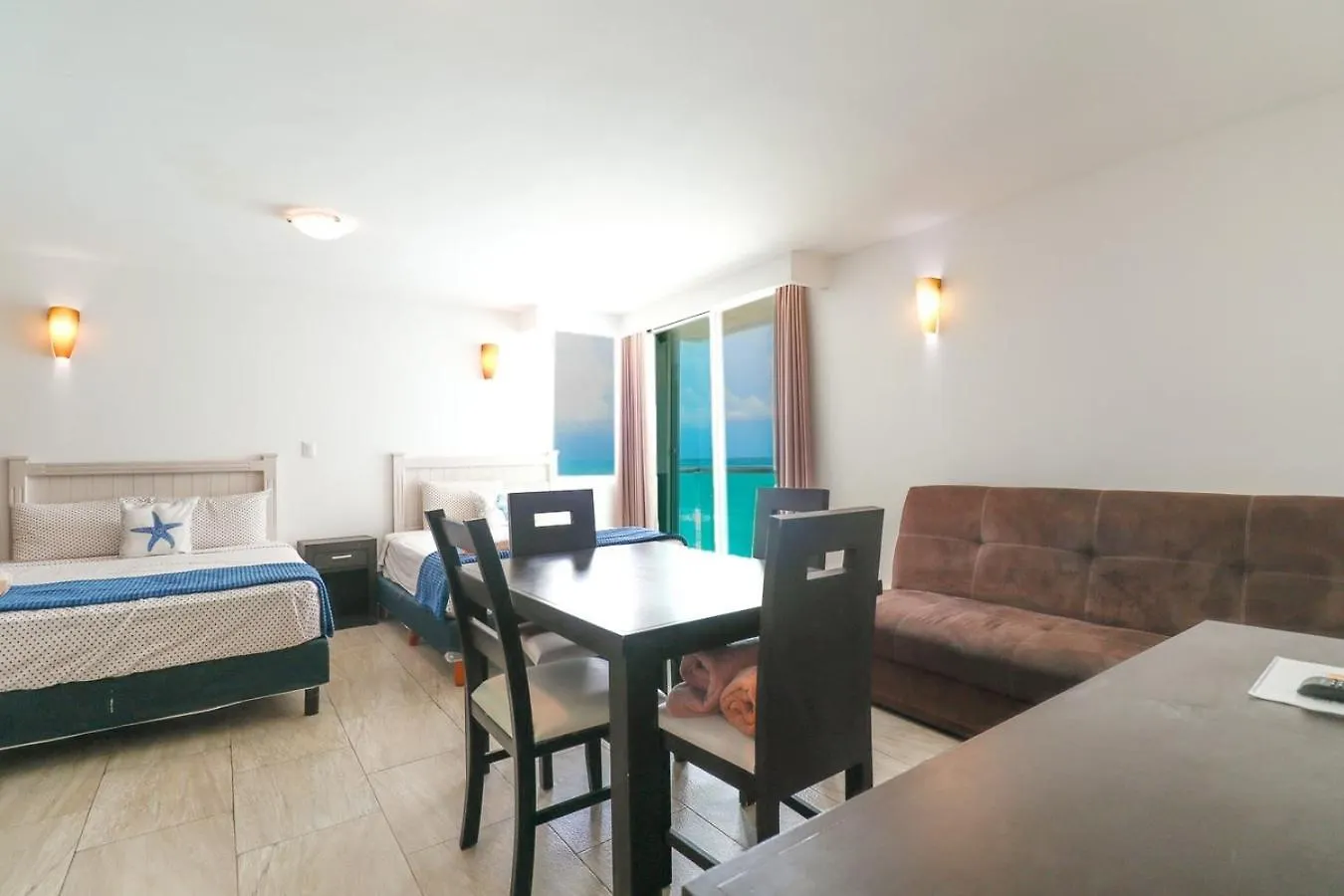 Spectacular Sunrise, Ocean View, Relaxing Jacuzzi Apartment Cancun